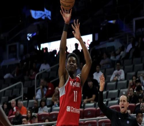 第二战状态大幅回暖！火箭二队先发中锋还是具备一定实力的