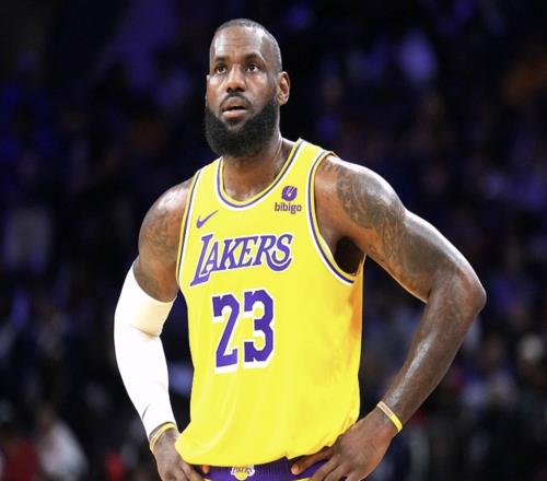 就在今天！詹姆斯保持了22年的NBA纪录被打破了