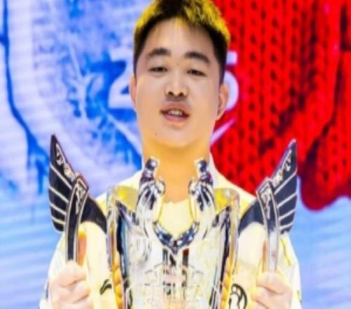 Jwei夺冠后发文：从流拍辅助到德杯冠军我本就一无所有感谢IG的信任