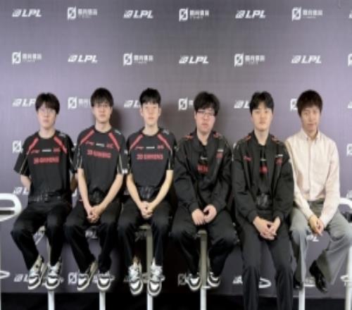 JDG赛后群访教练：队伍对线要处理好打团方面还有些问题要处理