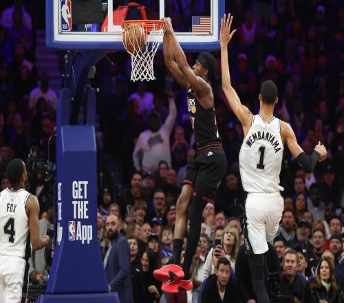 40分惨败马刺，76人脸都丢尽了！文班汗都没出，探花被榜眼完爆