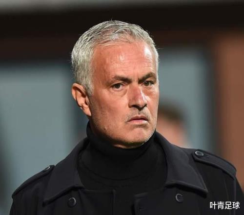 欧冠温情时刻！时隔1766天穆帅再回蓝桥：我永远热爱切尔西