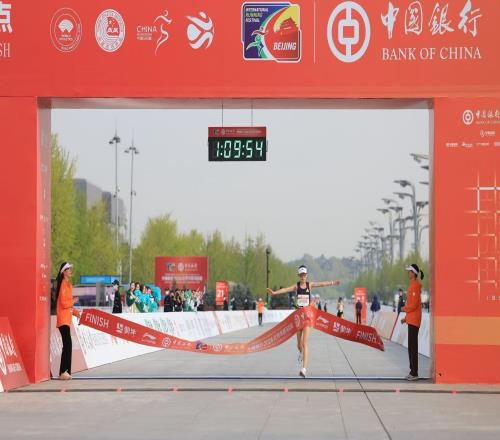 1小时01分15秒，中国半马男子纪录在北京半马改写