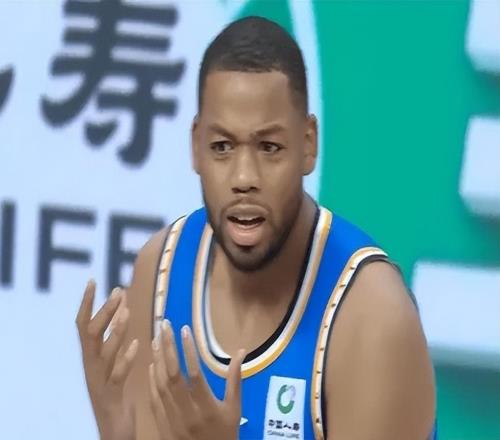 布朗杀疯，反观北京外援太拉！杰曼包夹就崩，斯佩尔曼一塌糊涂！