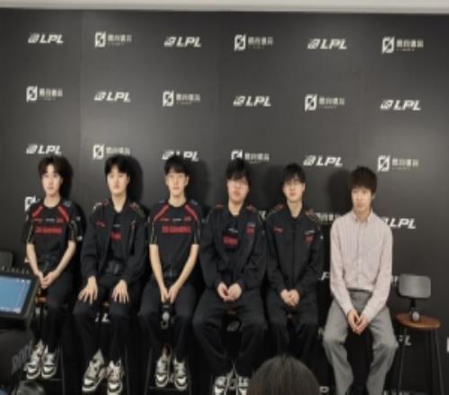 JDG赛后群访Scout：团战方面很可惜第三局被Q闪没闪好