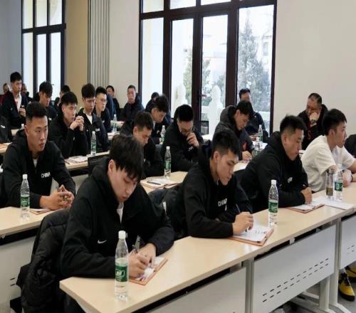 中国男篮9名队员逐一进行个人反思