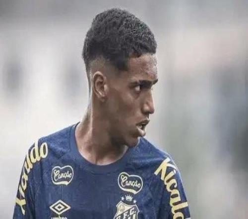 首席跟队：热刺冬窗主要补强左路，索萨是他们感兴趣的球员