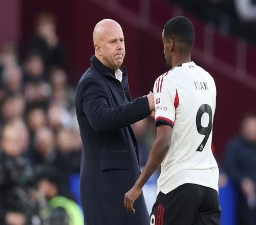 1.25亿先生终破进球荒！伊萨克坦言卸下重担，斯洛特回应关键换人