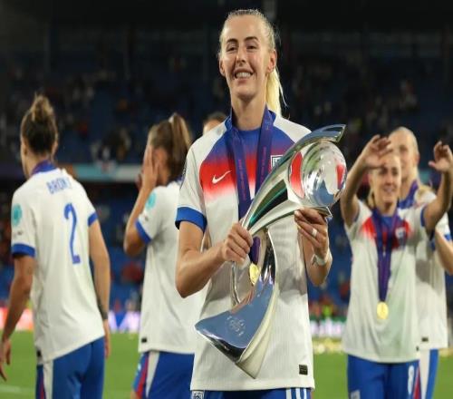 凯莉：从曼城去枪手女足前我深受焦虑困扰，还一直掉头发