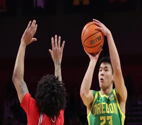 轰23分+绝平三分！中国男篮22岁新星闪耀NCAA：新版林疯狂来了