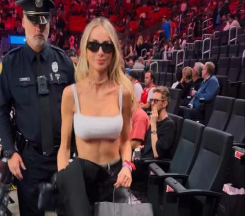 超美网红晒观战热火被驱逐视频：老娘是公主！微笑+嚣张步伐离场