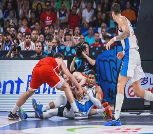 世界最佳不在NBA！四年三冠，字母哥直言想为他效力
