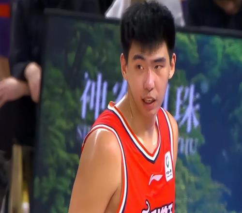 广东宏远3消息！徐昕打脸杜锋，徐杰继续梦游，胡明轩王者归来