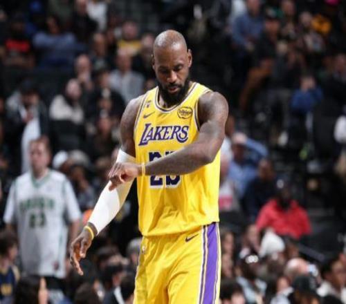 “詹式”篮球助湖人起飞！詹姆斯已经连续五场比赛助攻上双！