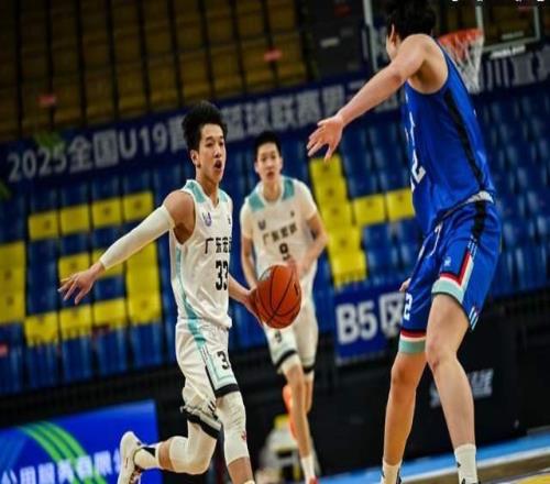降维打击！杜锋爱徒爆发，独砍32分15助攻，广东淘汰山东挺进4强
