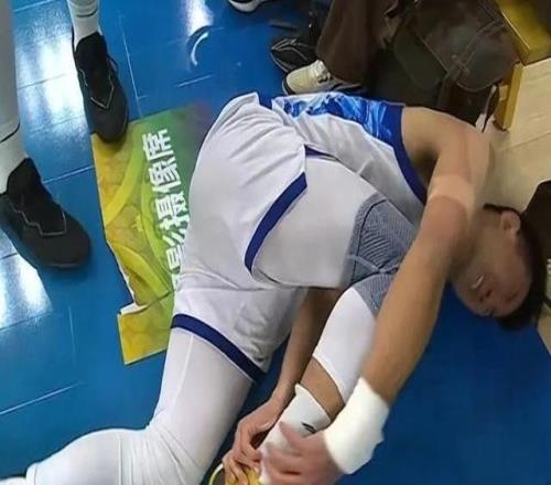 广厦官方：孙铭徽右距腓前韧带部分撕裂预计伤停68周