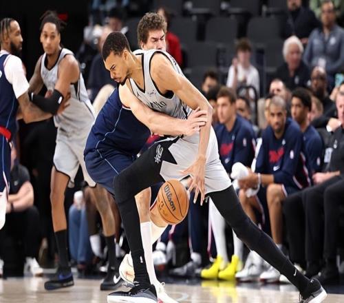 被马刺各种打爆，快船内线老将的弱点接下来可能会被进一步放大