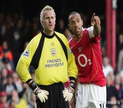 30岁登陆英超的门将，扑欧文点球，补时送助攻，两次错过曼联邀请