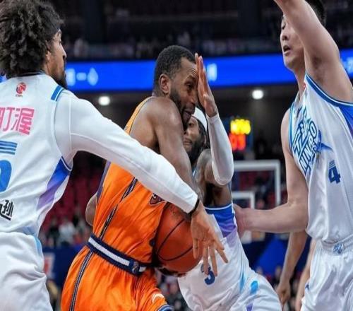 六连胜！上海久事男篮主场战胜宁波队