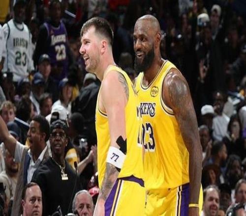 詹东各砍30分墨菲空砍42分湖人关键球胜鹈鹕