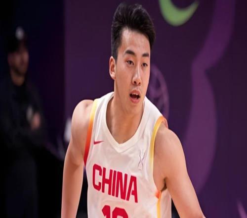 18分14板！中国男篮21岁小将，打出巨星水平球迷：真厉害