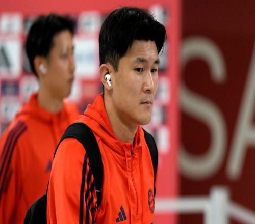 记者：金玟哉因牙齿和肌肉问题将缺席与海登海姆的比赛