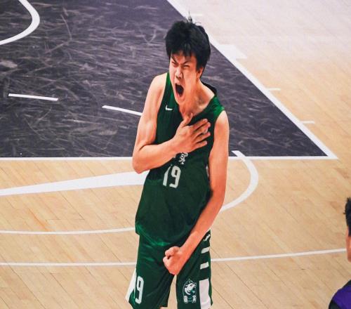 冲上四星高中生！广东冠军中锋打服朱芳雨，保送杜锋重返总决赛