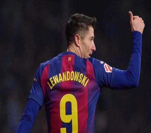 记者：利雅得新月已向巴萨提议将莱万加入坎塞洛的交易