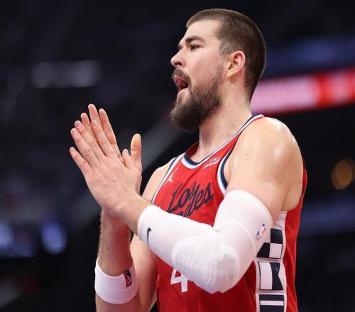 刺激啊！快船19分逆转东部第一，看数据：他是头号功臣！