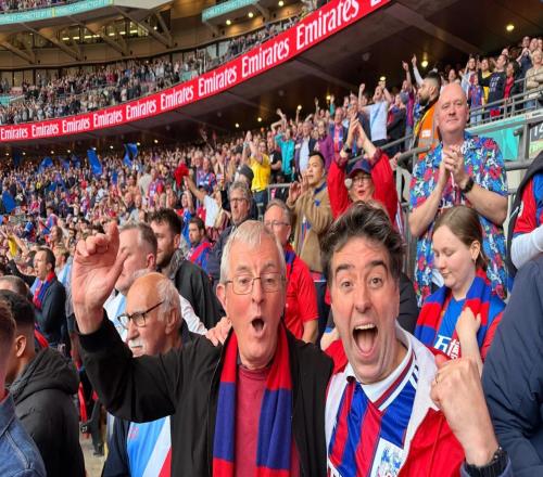 有些郁闷，一水晶宫球迷花720镑购买季票座位却看不到球场全貌