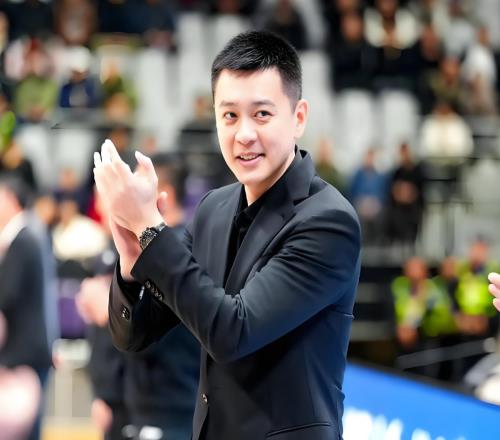 赢新疆队7分！杨鸣乐开了花，大赞辽宁1人：他对我们非常重要