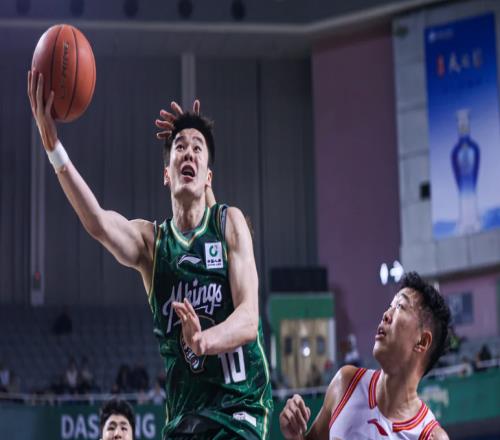 轰30+准三双，单挑2大“新国手”！球迷质问郭导：他不如高诗岩