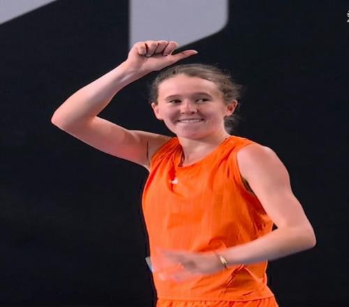 19岁捷克黑马震撼澳网！本西奇成首位出局前十种子