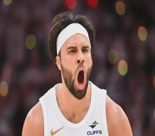 19+5+2！我们不该包夹哈登，科尔赛后懊恼发声，斯特鲁斯成受益者