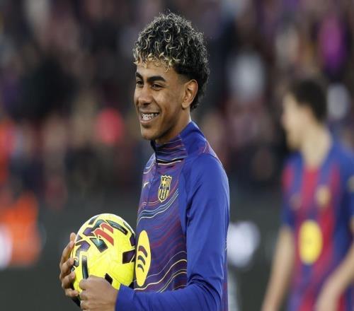 亚马尔对阵塞维利亚时开玩笑：内鬼，我的队友们都是内鬼