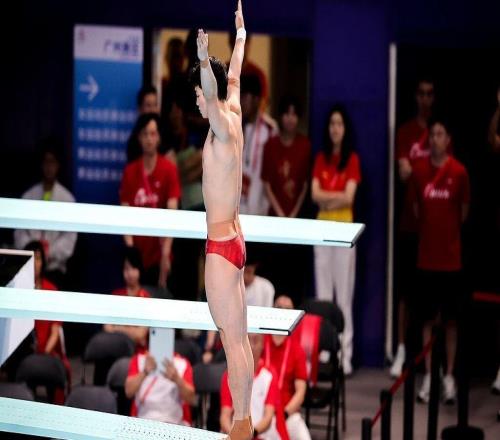 湖北队王宗源获全运会男子3米跳板冠军