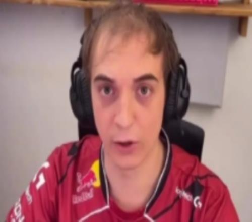 G2官媒分享队员整活日常：乖摸摸头这确实很有意思啊！摸摸看