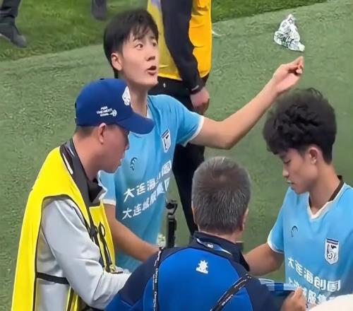 毛太子一数据全队第一！黄山可惜了曲格平赵佳楠再打不上要荒废