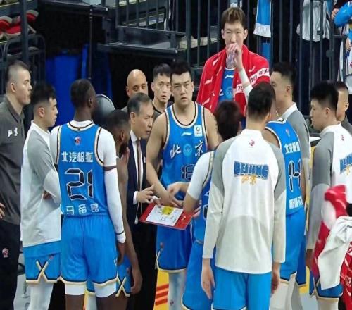 北京男篮豪取4连胜！陈盈骏18+4，杰曼高效，唯有他一塌糊涂