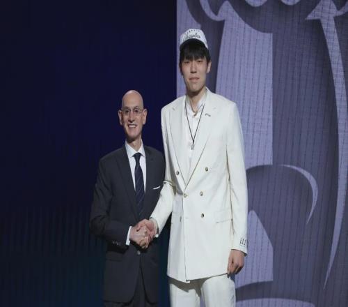 杨瀚森首秀2分1篮板，欢迎来到NBA！