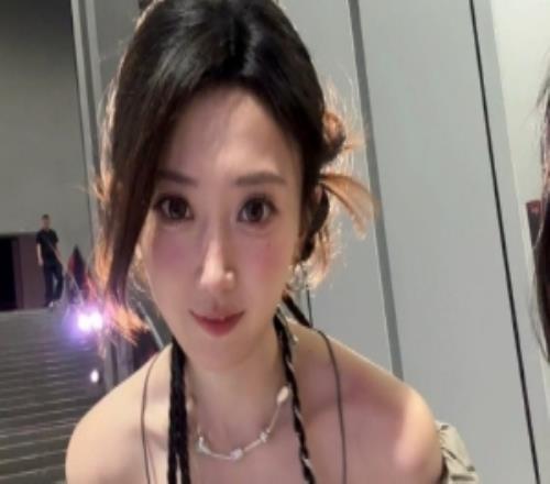 无畏契约主持唯嘉晒照：重庆季后赛，真的太热闹了