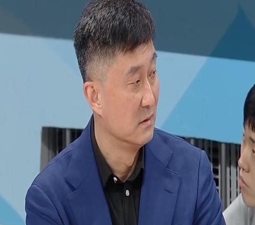杜锋摊牌！萨林杰被裁板上钉钉，坐观众席戴耳机玩手机，不演了