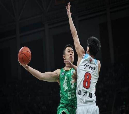 韩德君、任骏飞新赛季均未注册多位老将告别CBA