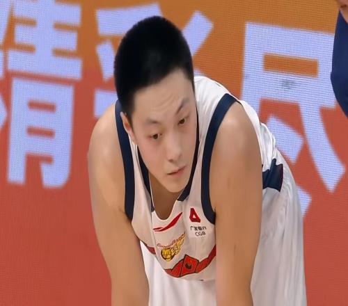 太适合广东队！CBA最强硬中锋打成大腿，这可是杜锋的内线答案