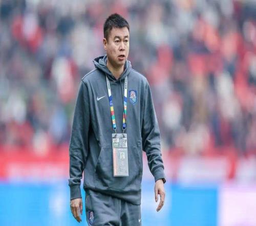 于根伟胆子真大！带领津门虎三场不胜，仍敢开直播给球迷答疑解惑