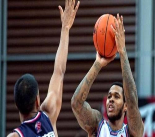 全场砍0分1板2犯规！辽篮第5外援秒变水货：杨鸣这次被坑惨了