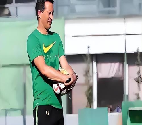 成都蓉城从亚冠出局！球迷呼吁元敏诚重返首发，直言他配得上主力