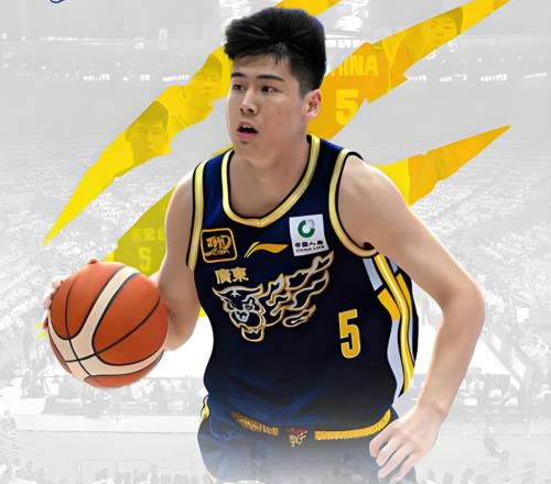 不得不说！胡明轩应该让出首发，由19岁小将陈家政代替