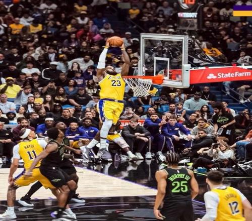 41岁这么强詹姆斯19中10砍全队最高30分+8板8助2断1帽，正负值+10