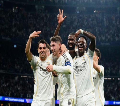 30！亿元先生大秀帽子戏法，比肩梅西纪录，皇马半场3球打崩曼城